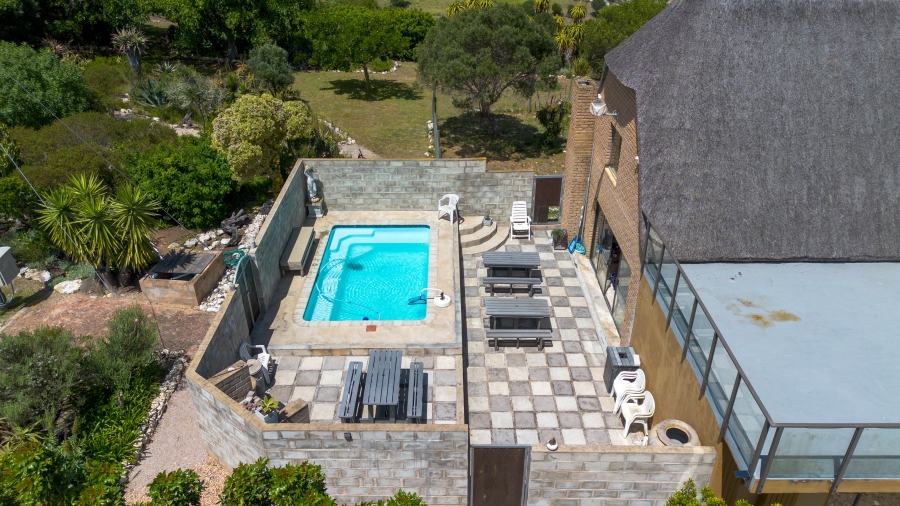 6 Bedroom Property for Sale in Stilbaai Oos Western Cape